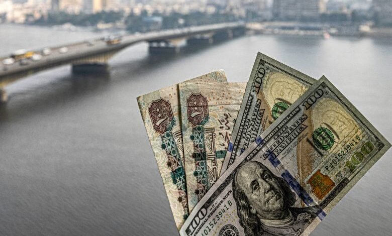 الدولار يواصل الارتفاع